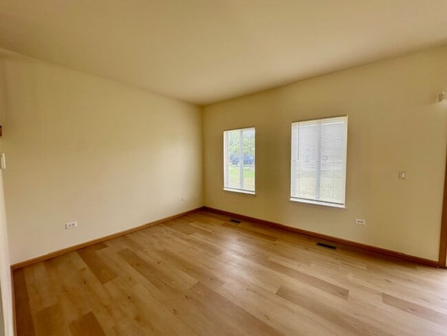 Building Photo - Newly Updated 3 Bedroom 2.5 Baths. One Car...