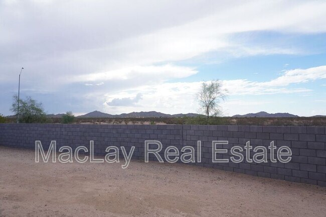 Building Photo - 680 N Crowned Dove Trail