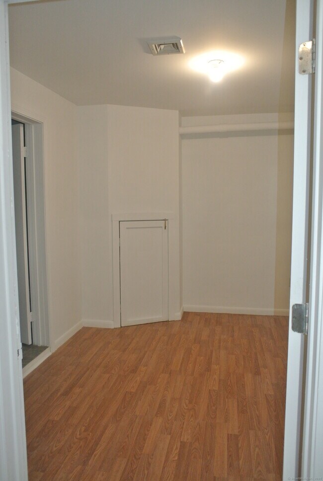 Building Photo - 130 Winchester Ave