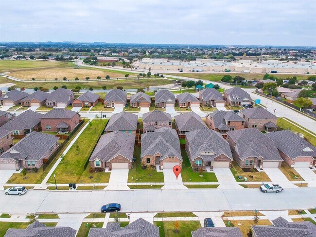 Building Photo - 7633 Spring Dr