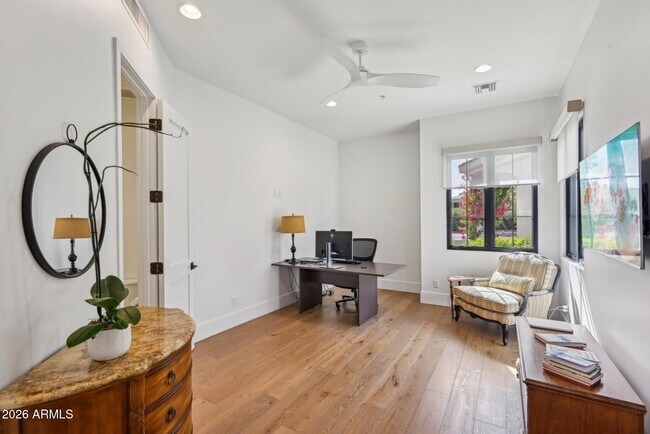 Building Photo - 9899 N 79th Way