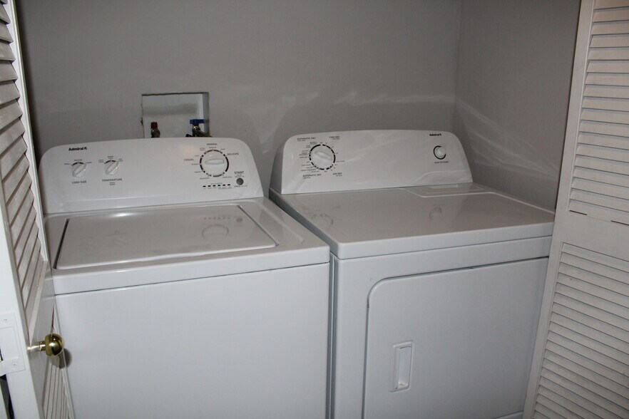 Building Photo - 2085 Eagle Ave