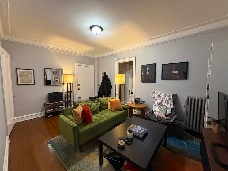 Building Photo - 6948 N Ashland Ave