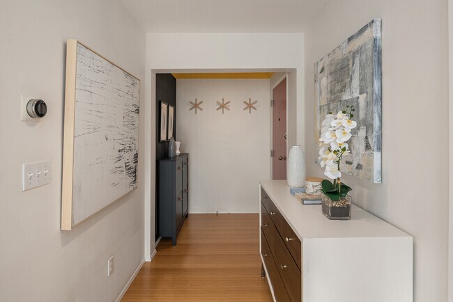 Building Photo - 1000 Union St