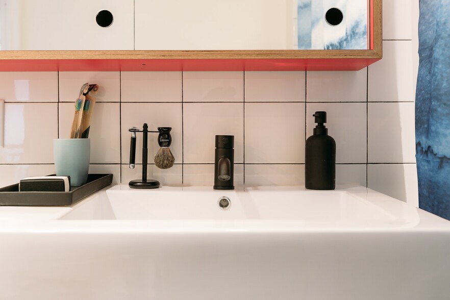 Building Photo - 2221 S Clark St