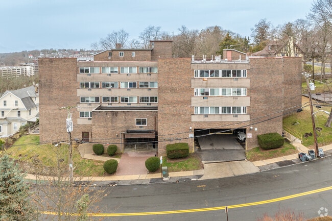 Building Photo - Buckfield House
