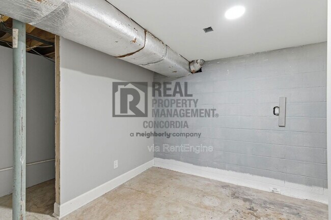 Building Photo - 1246 S Russell St