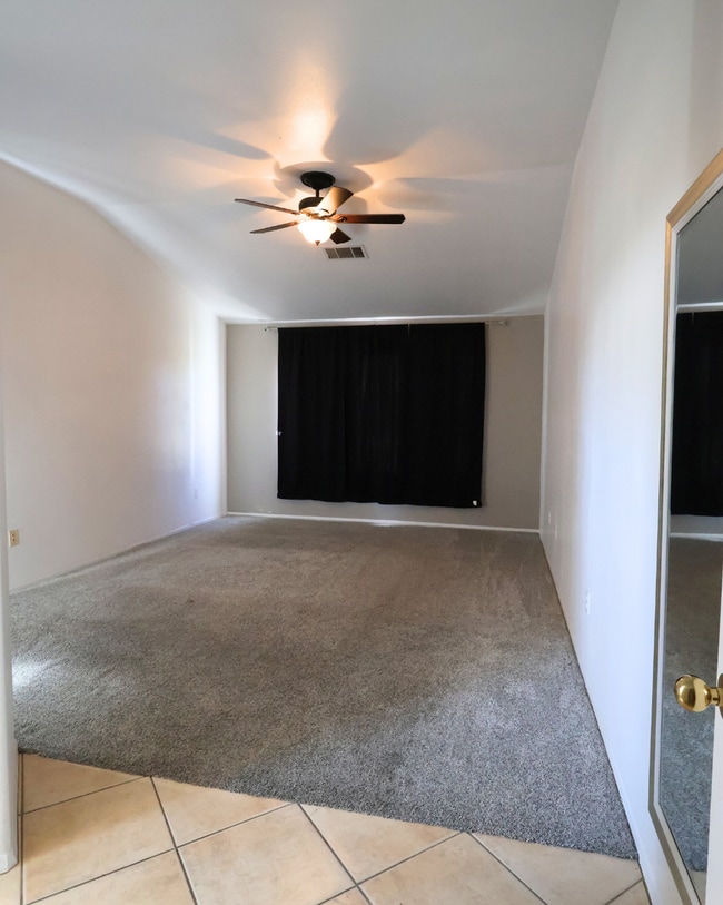 Building Photo - Spacious Beautiful 4-bedroom, 2-bath single-family home in Northwest Bakersfield, Move In Today!