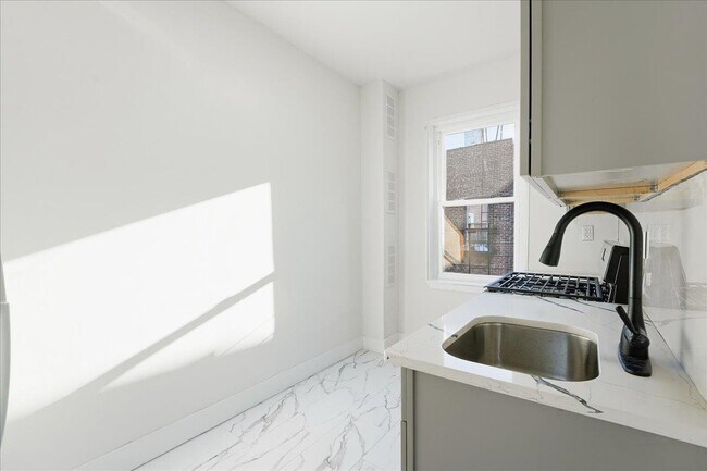 Building Photo - 117 Corbin Ave