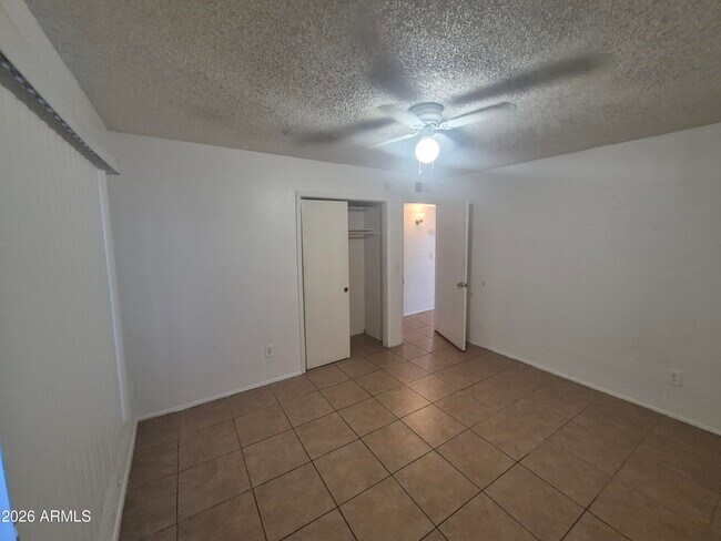 Building Photo - 851 S Horne