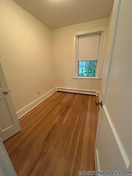 Building Photo - 21 Fairbanks St