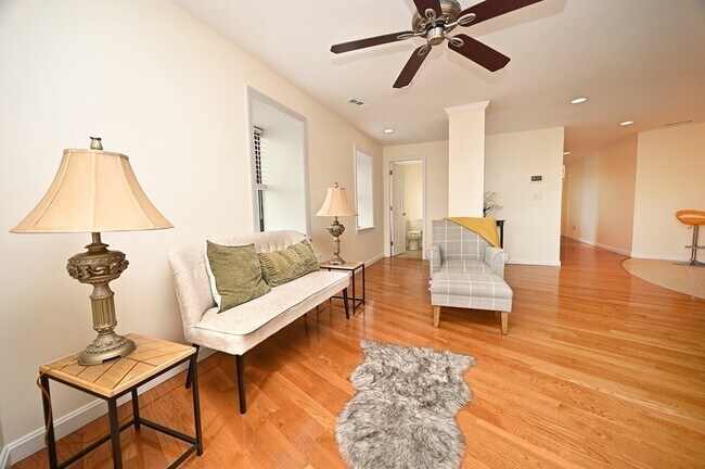 Building Photo - 358-358 Main St