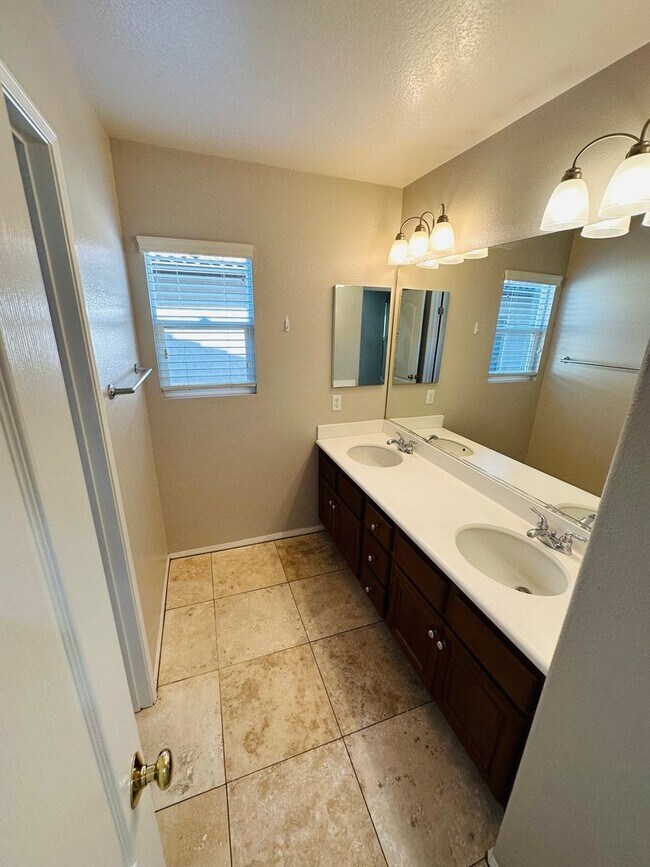 Building Photo - Oversized 5 bedroom Copper Canyon Murrieta...
