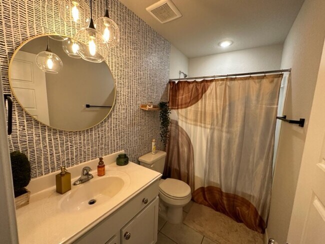 Building Photo - Move in soon! Beautiful  3 bedroom 2 bath near Lackland AFB