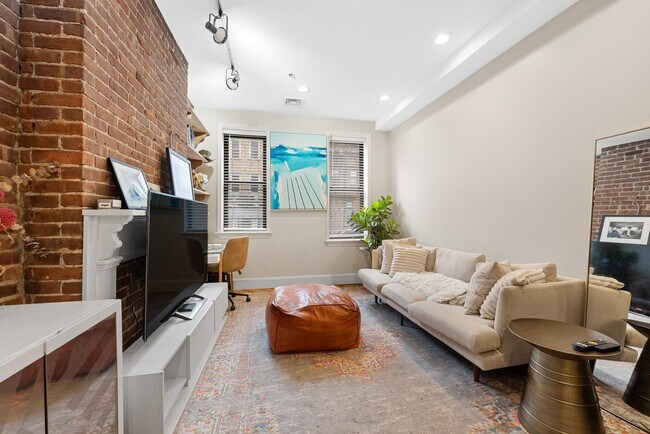 Building Photo - 123 Willow Ave