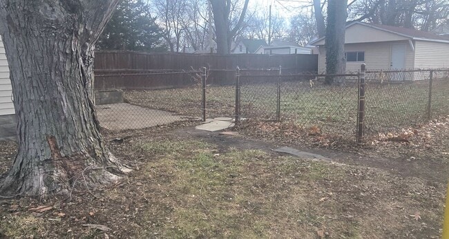 Building Photo - 3 bed, 1 bath