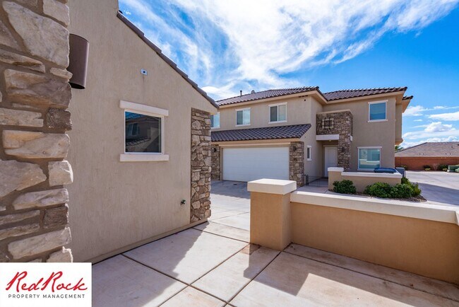 Building Photo - 3 Bedroom, 2.5 Bathroom Townhome in Ivins City