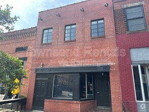 Building Photo - 130 Person St