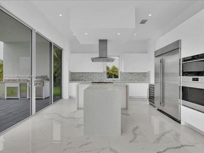 Building Photo - 16644 Botaniko Dr N