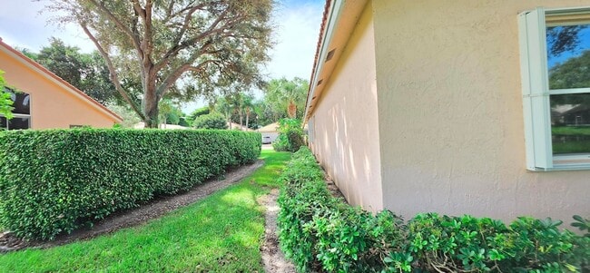 Building Photo - 7299 Lugano Dr