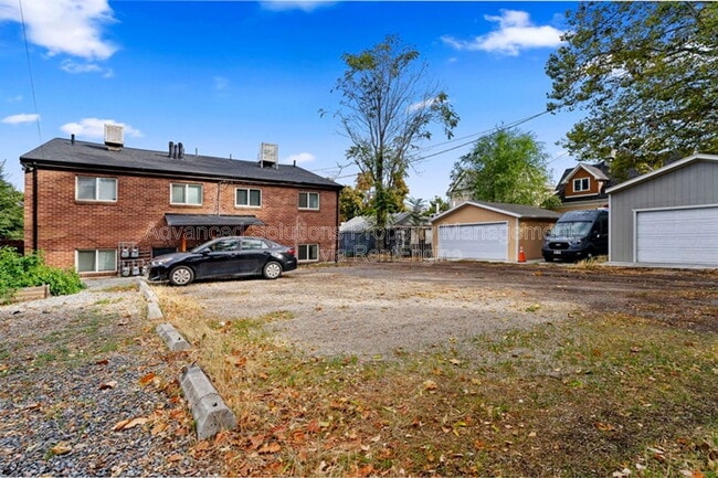 Building Photo - 370 E Sherman Ave