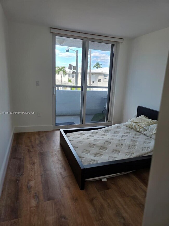 Building Photo - 7440 Harding Ave