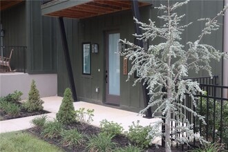Building Photo - 2085 E Roe Ter