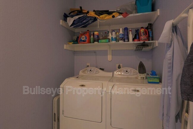 Building Photo - 4566 W Shannon St