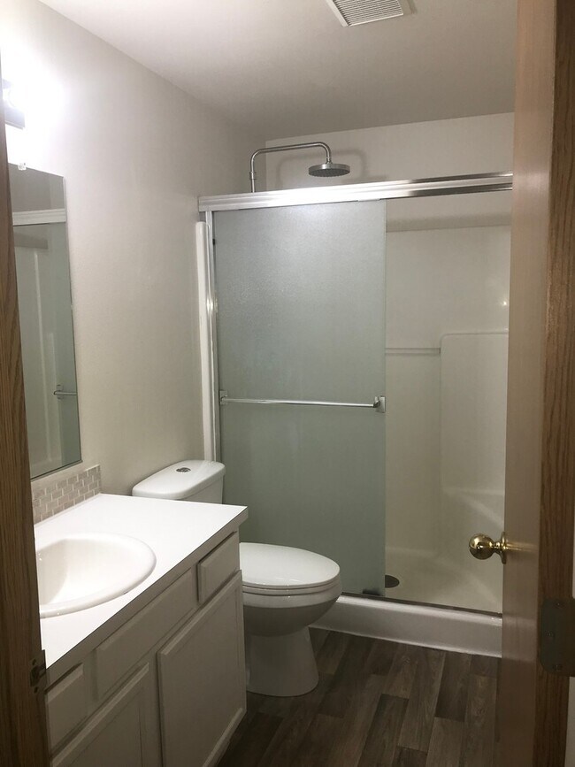 Building Photo - This one level charmer won't last long! 3 ...