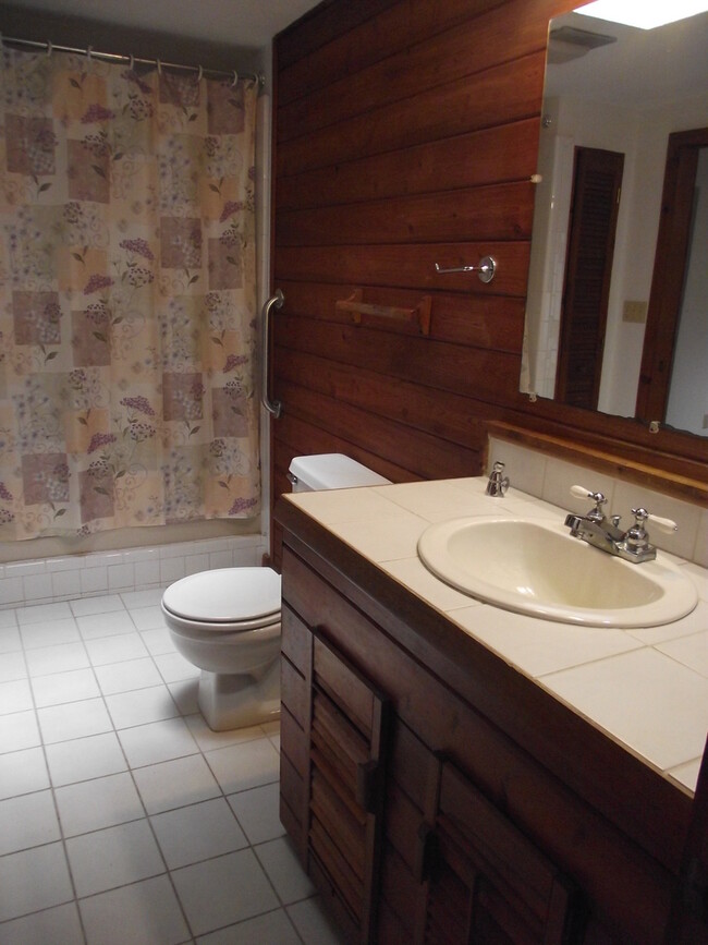 Building Photo - Close proximity to Lake Wauburg & Payne's ...