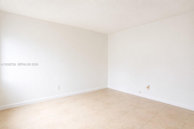 Building Photo - 932 Moffett St