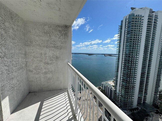 Building Photo - 1200 Brickell Bay Dr
