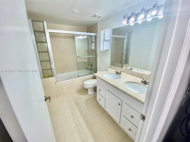 Building Photo - 235 SW 17th Rd