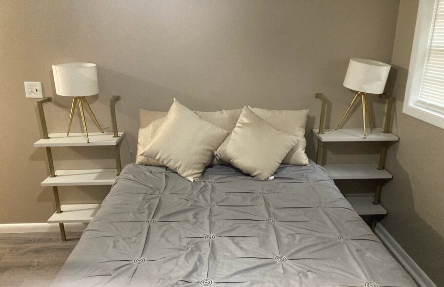 Private Bedroom - 3330 Linda Dr