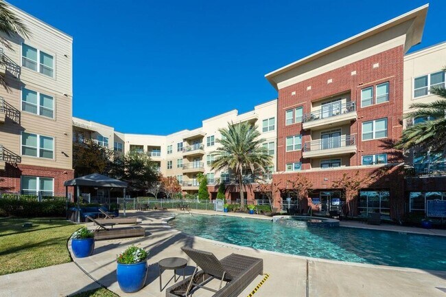 Building Photo - 8877 Lakes at 610 Dr