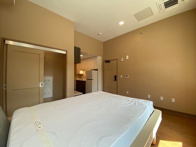 Building Photo - 83 Hanover St