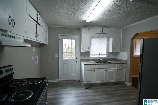 Building Photo - 209 13th Ave NE