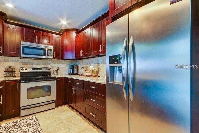 Building Photo - 6854 Circle Creek Dr