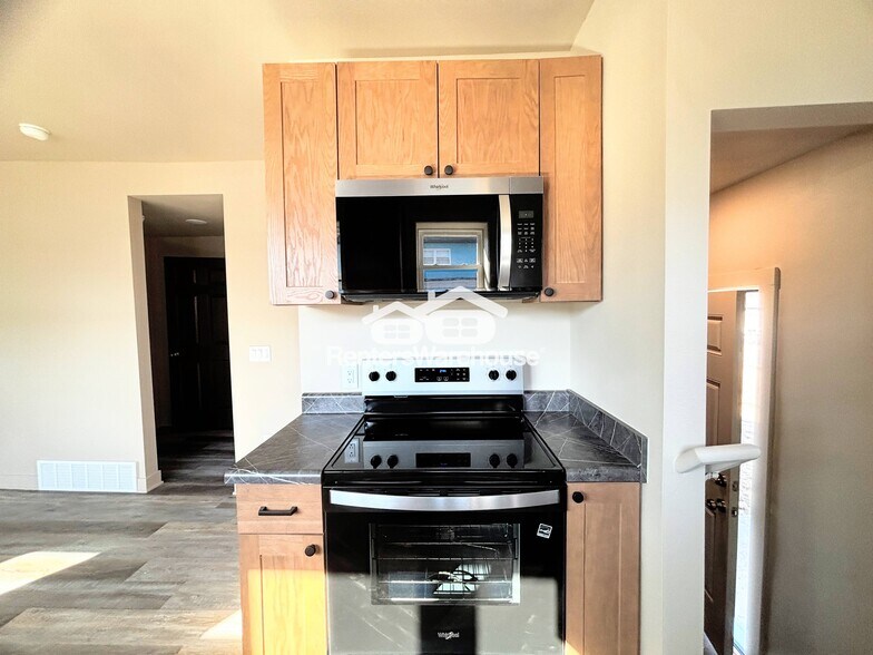 Building Photo - 2621 SE 14th St