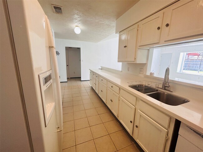 Building Photo - 10502 Long River Dr