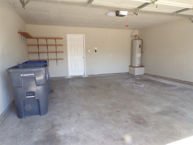 Building Photo - 2612 Sierra Dr