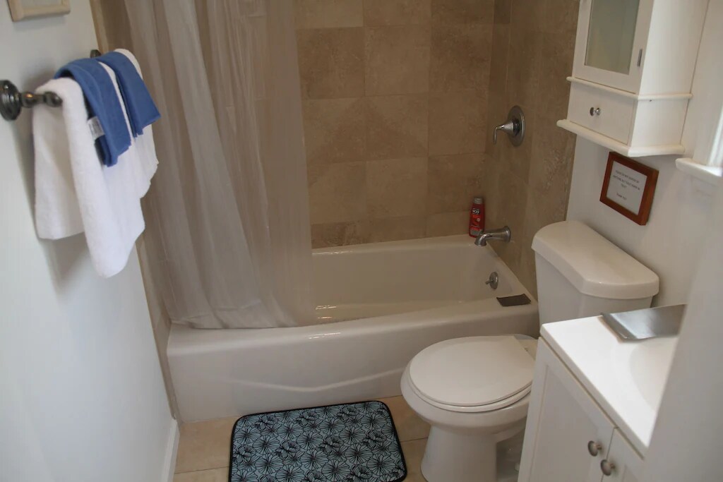 Building Photo - 245 W Elm Ave