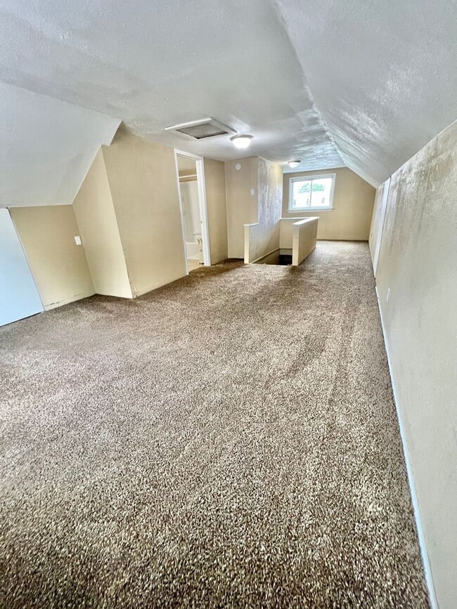 Building Photo - NEW LISTING! 3 Bedroom House!