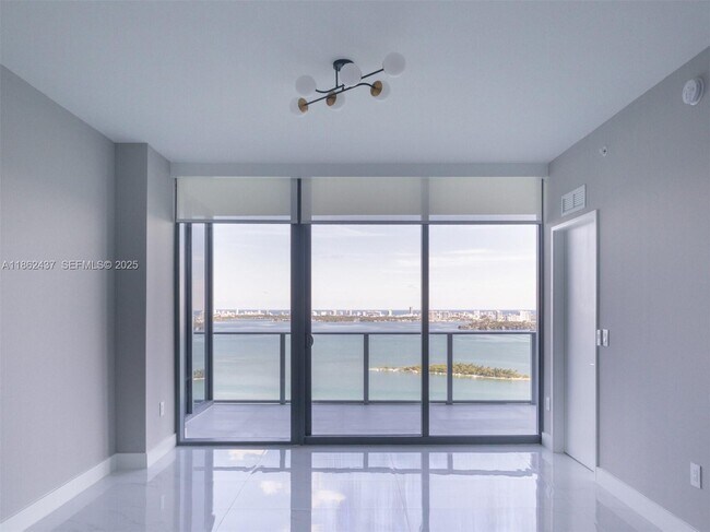 Building Photo - 700 NE 24th St