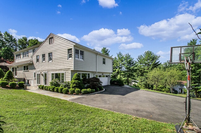 2 Car Garage - 25 Tamarack Way