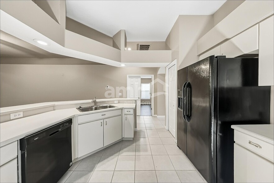 Building Photo - 30719 Tremont Dr