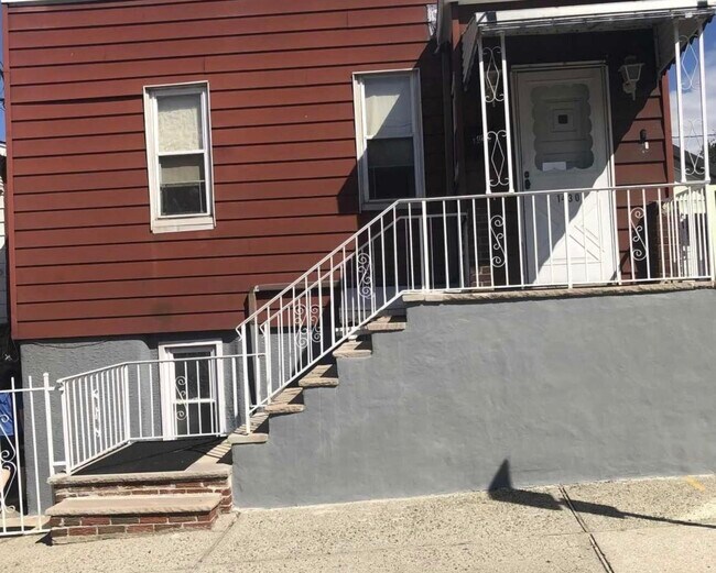 Primary Photo - 1430 44th St