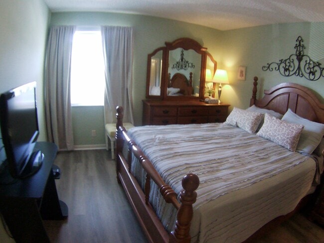 Building Photo - 571 Capri L