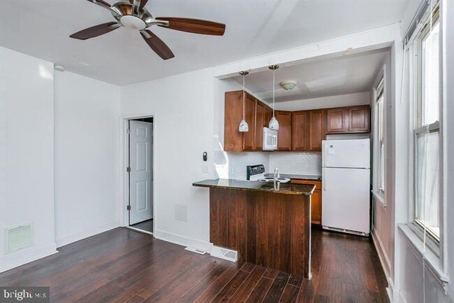 Building Photo - 1801 N Mascher St