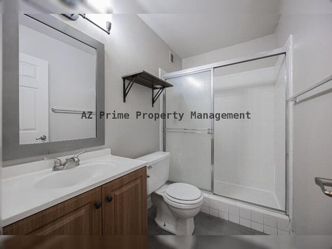 Building Photo - 1025 W Laguna Dr